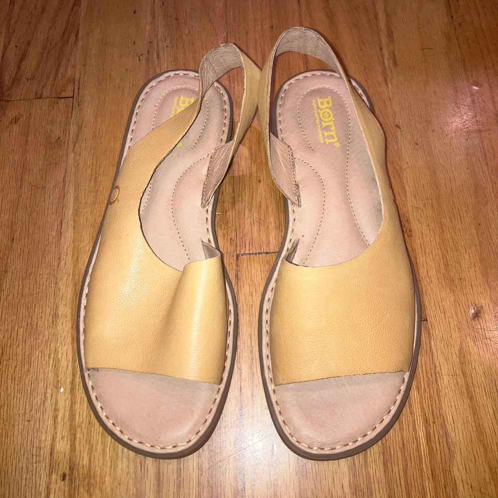 Born yellow inlet leather sandals